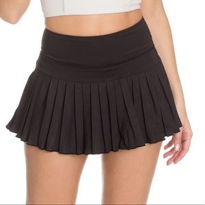 small gold hinge pleated tennis skirt dupe with lulu logo • black • size small